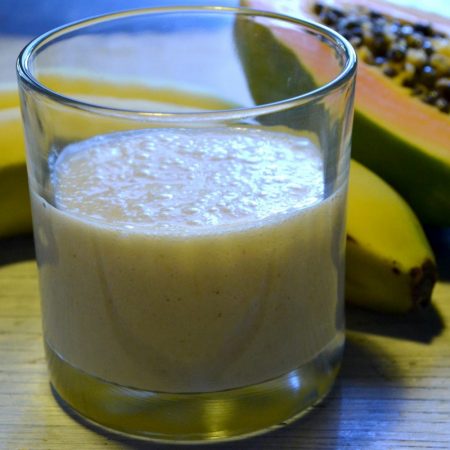 Makové mléko a banánovo-papájové smoothie